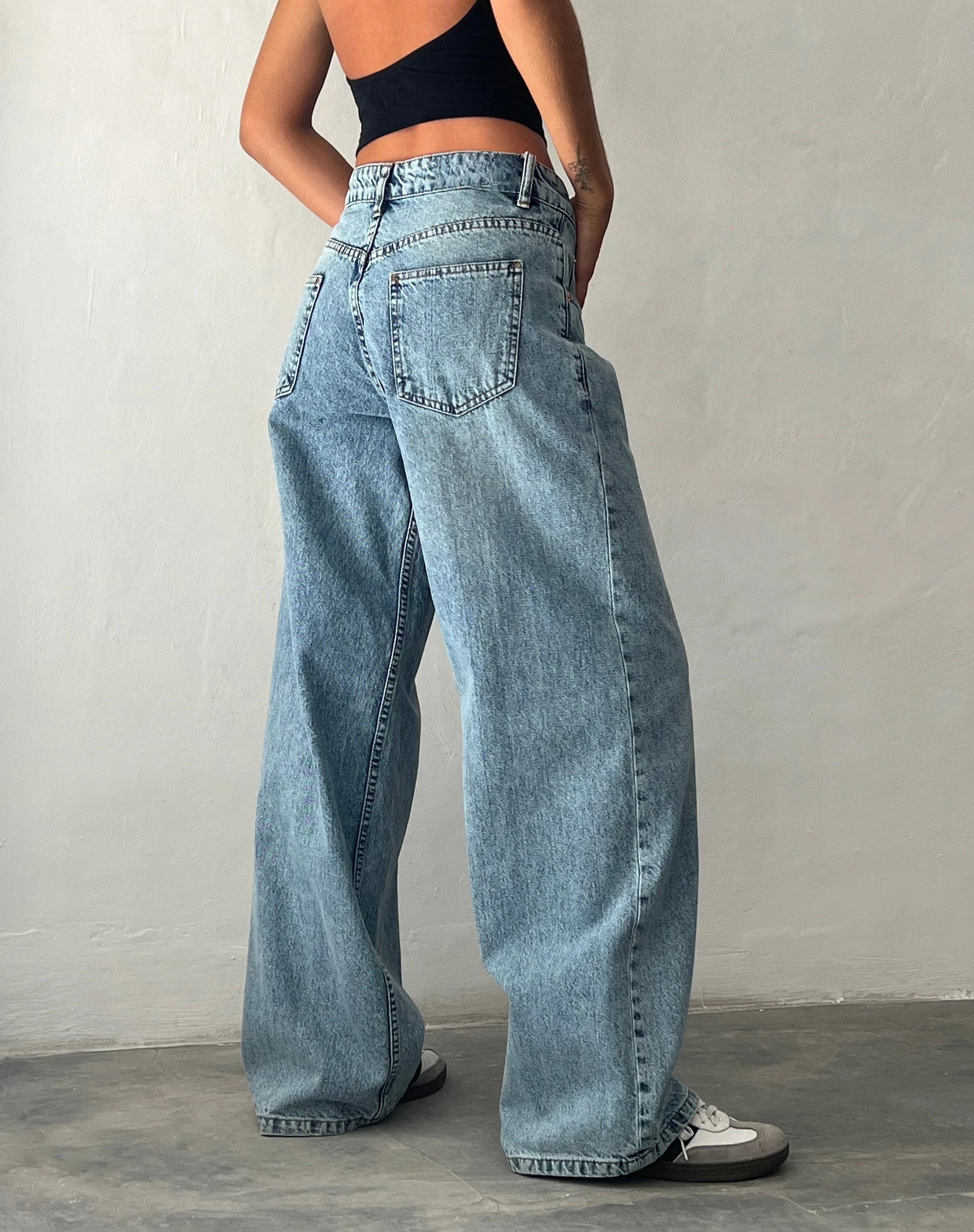 Low Rise Baggy Jeans in Blue Wash