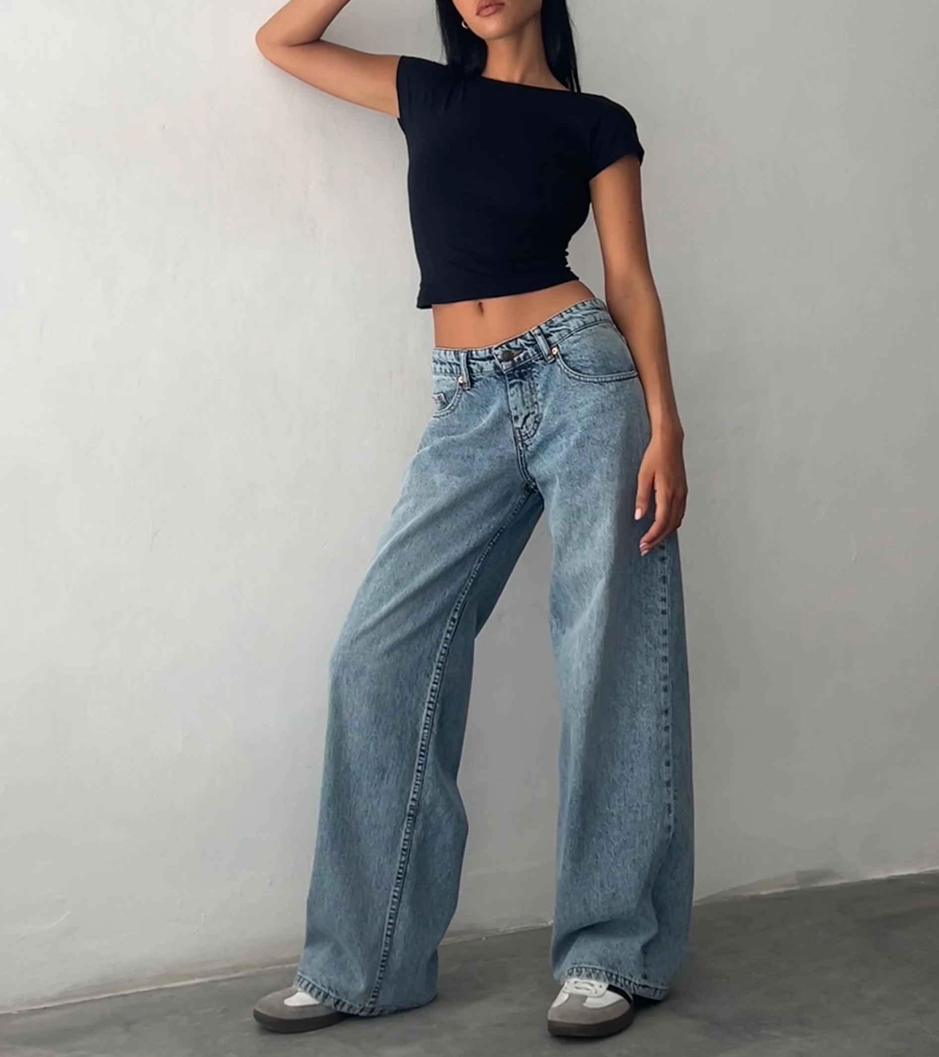 Low Rise Baggy Jeans in Blue Wash